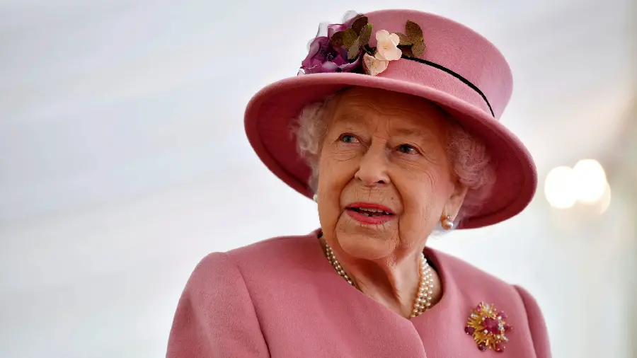 Beautiful photo of the late King of England Queen Elizabeth 