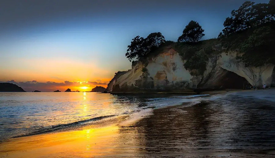 Spectacular 4K sunset view in New Zealand for profile 