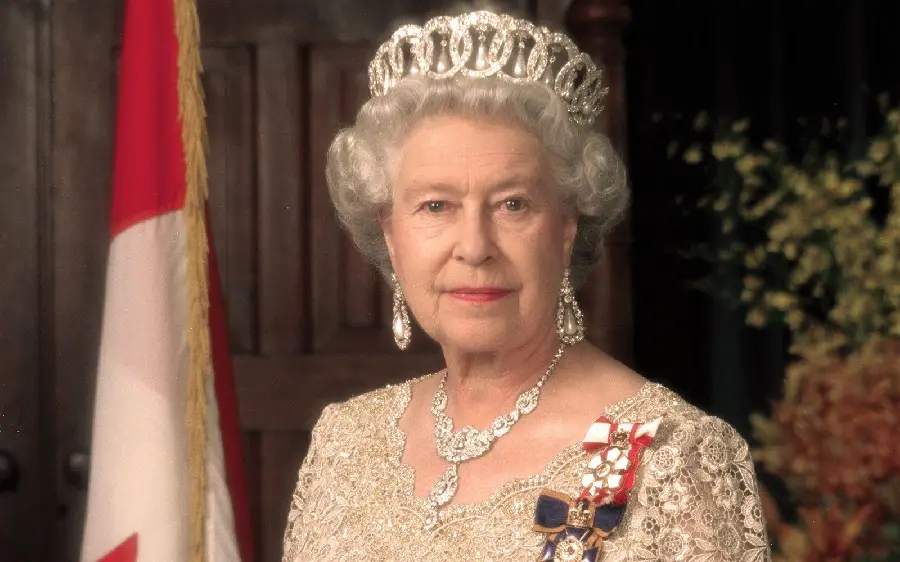 Queen Elizabeth died in royal attire in 1992
