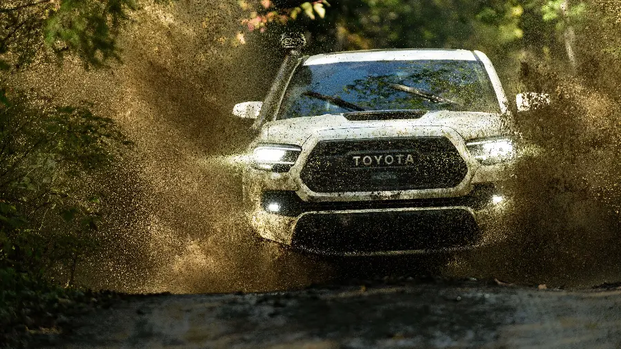 Wallpaper of the amazing Toyota Tacoma driving ability on muddy roads