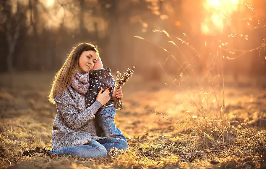 Free download of high-quality photos of mother and child for printing