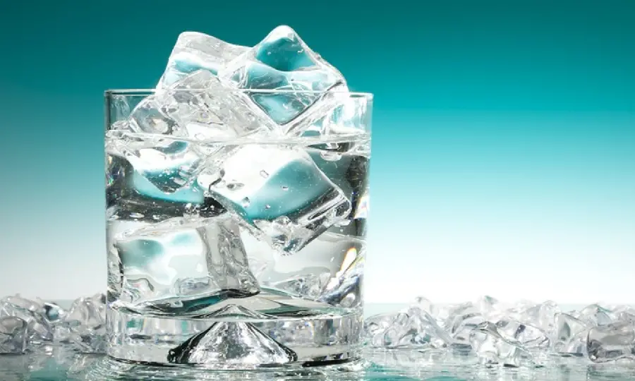 Interesting HD glass full of ice wallpaper with a lovely blue-green background