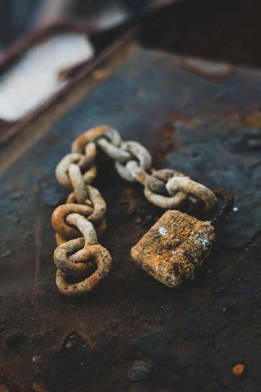 Unique Image of Old Rusty Lock and Chain 