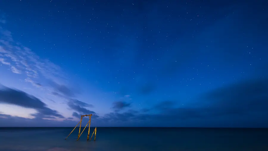 Simple and pleasant wallpaper of blue starry skies