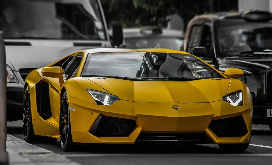 The latest photo of a well-shaped yellow Lamborghini with original quality 8k
