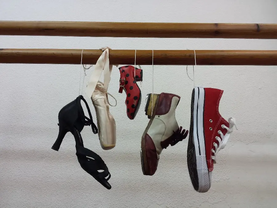 The most special girly profile photo of various hanging shoes