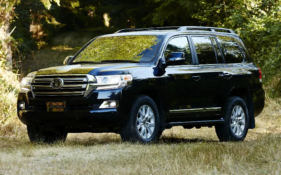 Download photo of Japanese SUV Toyota Land Cruiser