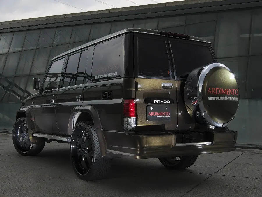 Beautiful Photo of the Back View of the Toyota Cruiser ‏FJ