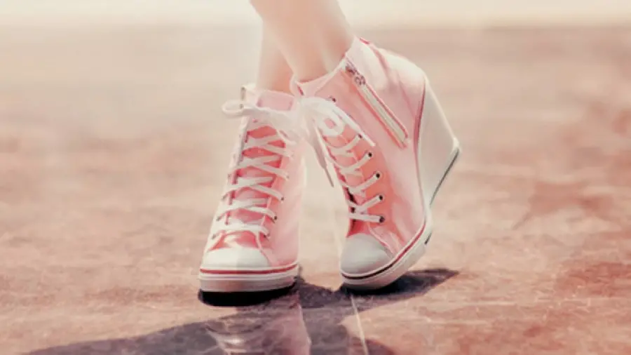 Download image of girly pink shoes for telegram profile 