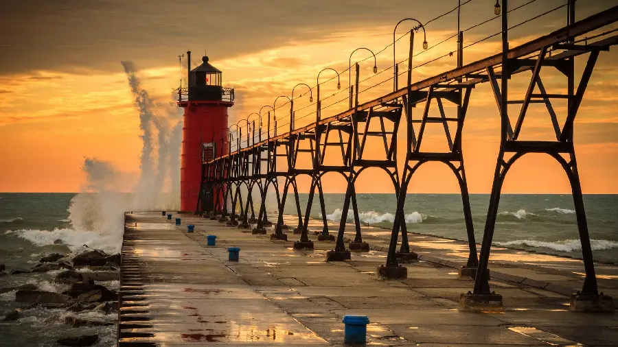 Download a trendy image of a beautiful and new tall lighthouse building and iron skeletons in its skyscrapers