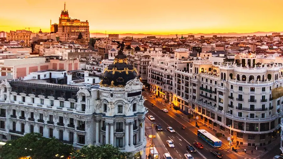 Download the masterpiece background of the spectacular and dignified buildings of BarcelonaVena