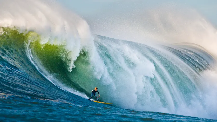 Exciting 4k Surfing Photos