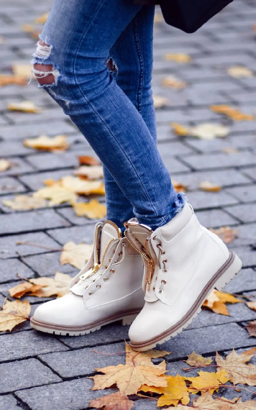 Download an exceptional profile photo of a girly autumn shoe 