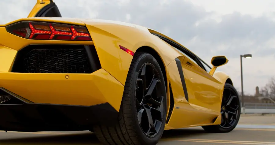 Free download of a popular image of a yellow Lamborghini rear angle