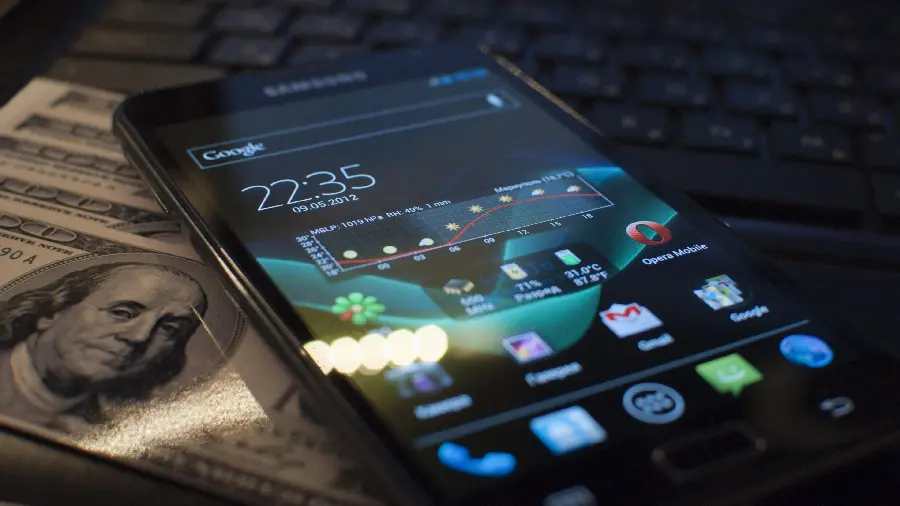Mobile phone background with 22:35 for Windows 12 background