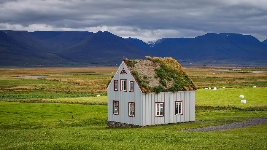 Full HD poster of a beautiful house in a vast green landscape 