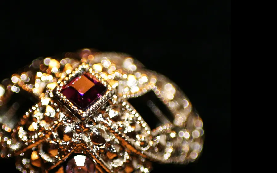 Amazing gold jewelry with a rare gem for stylish women