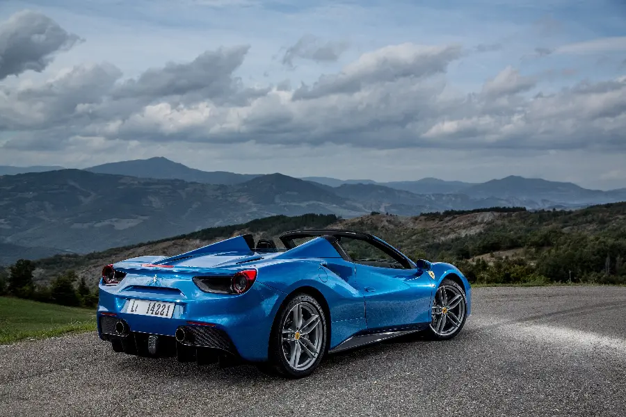 Download the spectacular photo of the Ferrari 458 in blue from the back in nature