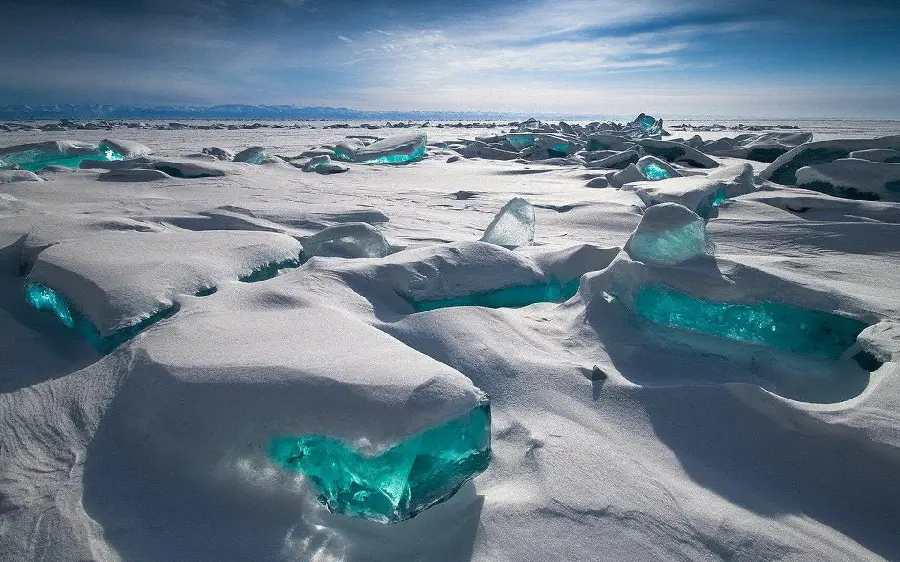Download a dreamy photo of crystalline ice in Siberia, Russia 2022