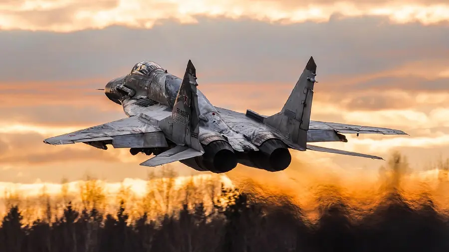 Picture of the most expensive American military aircraft taking off