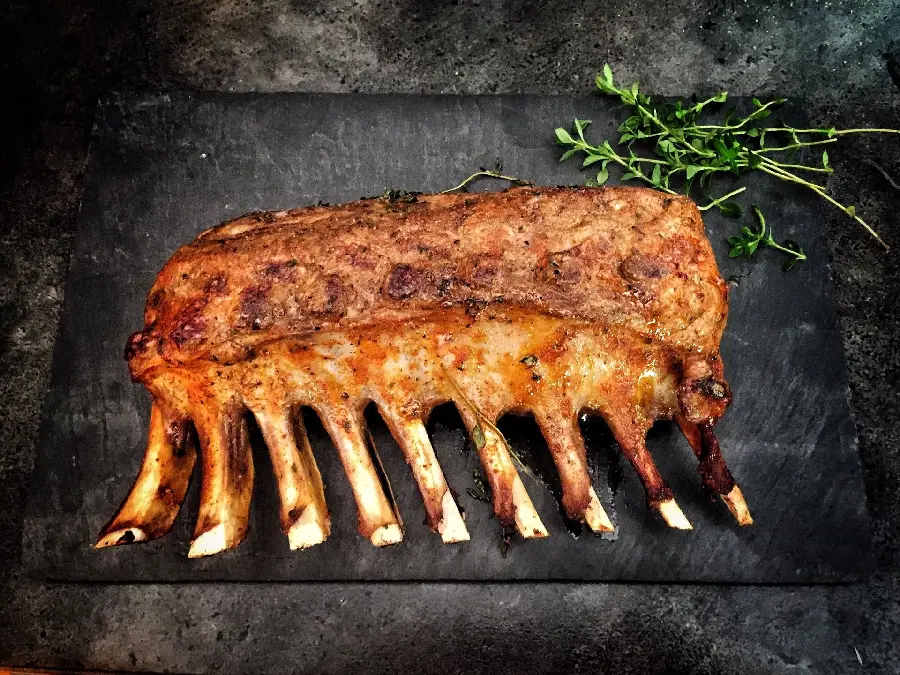 Image of grilled red meat for virtual sales advertising