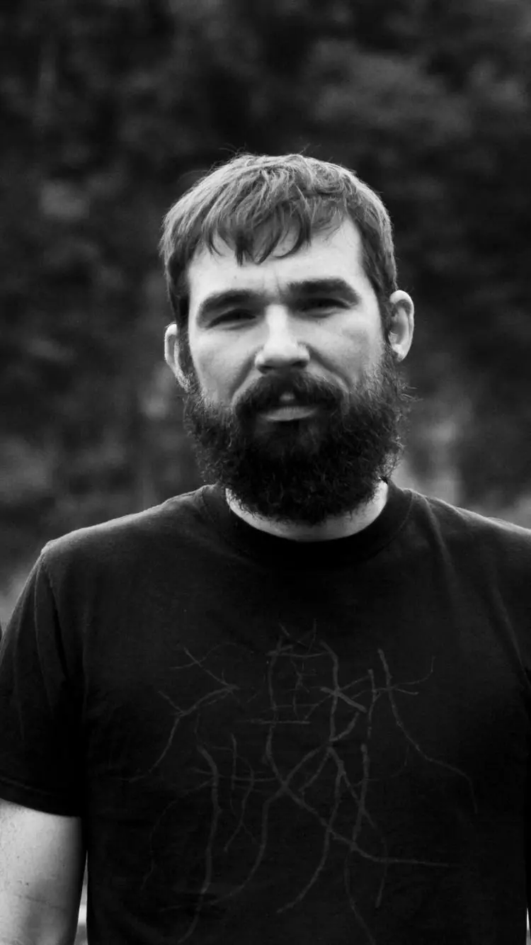 Interesting wallpaper of a very popular male beard model for mobile 