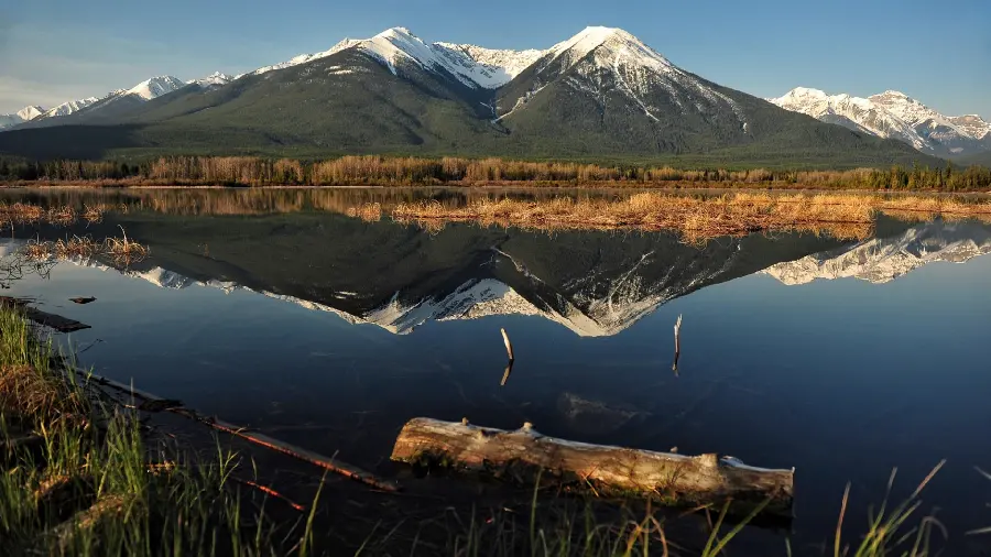  Background images of the pristine and extraordinary landscape of the proud mountains in nature with a large and incredibly clear river