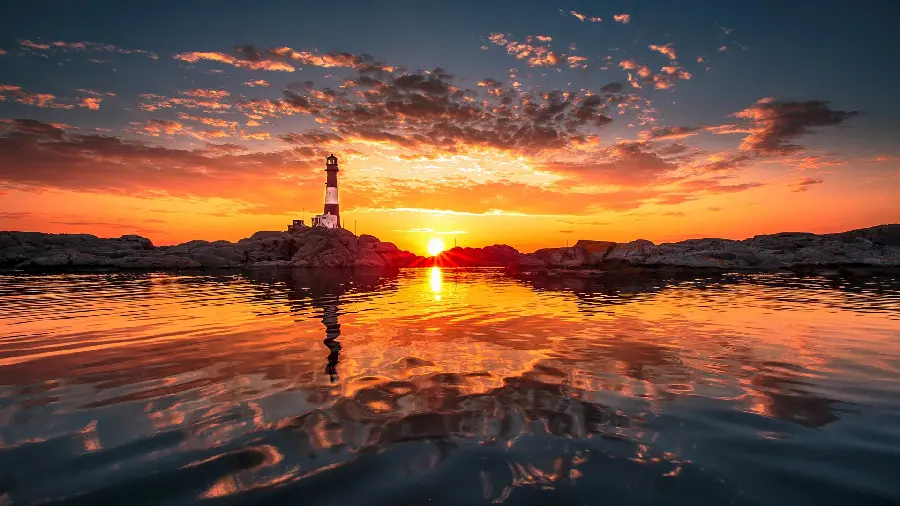 Amazing Nature Sunset Wallpaper with Warm Color Theme