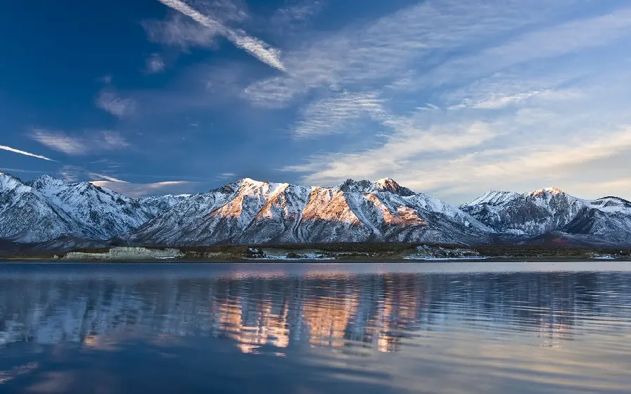 Download a high-quality Instagram background of a refreshing ocean and mountains covered with light snow