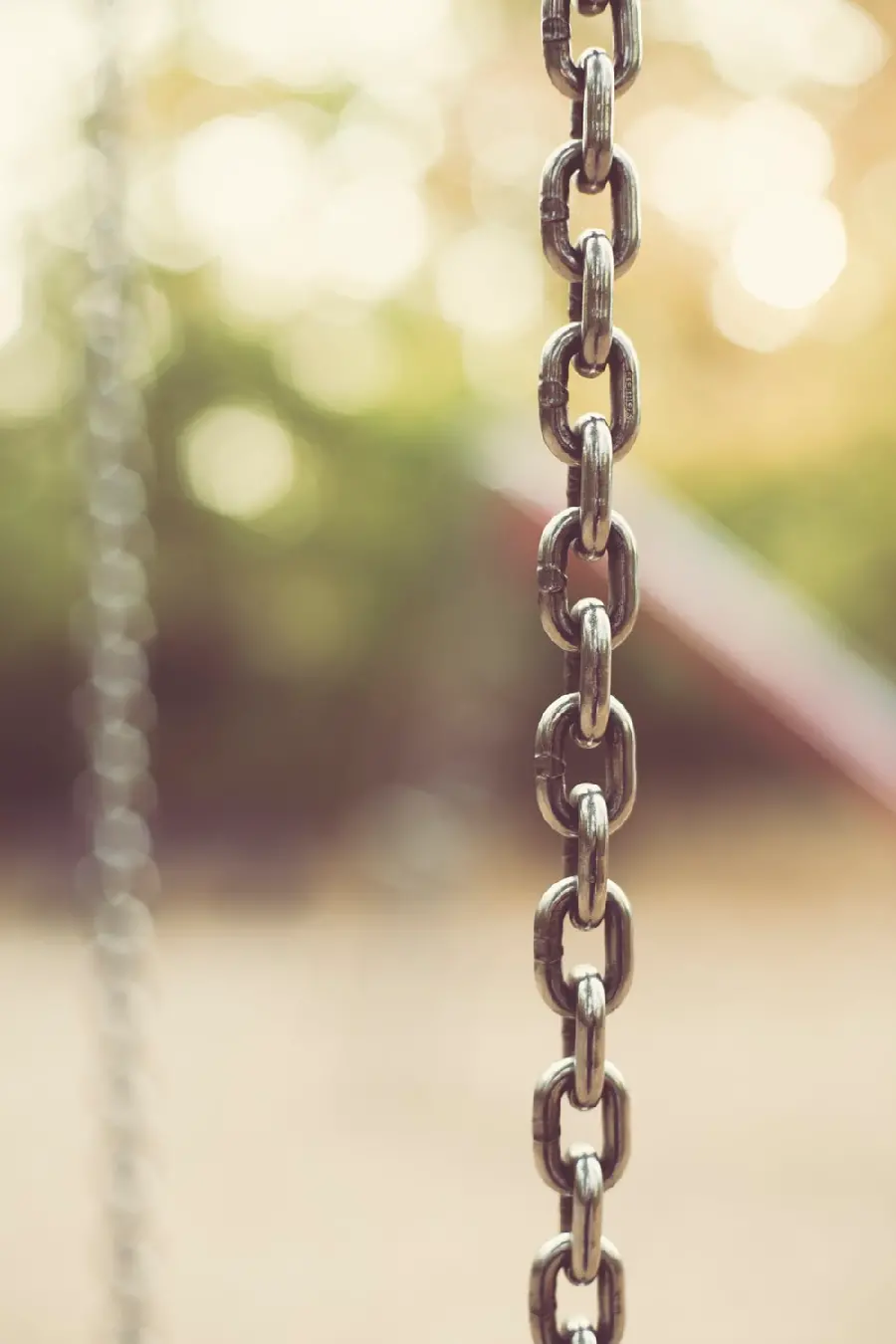 A masterpiece of artistic view of a silver chain swinging in Full HD quality