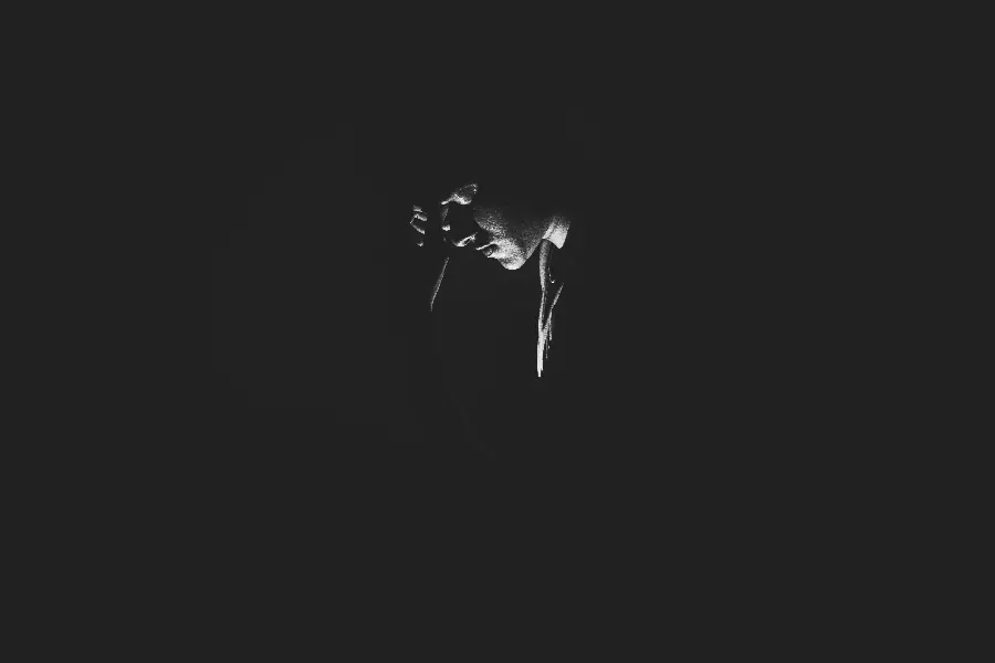 The highest quality black and white wallpaperWith a sad boy design