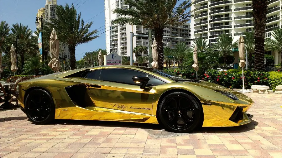 8K Photo and Full Download of a Stylish Lamborghini in a Beautiful Gold Color