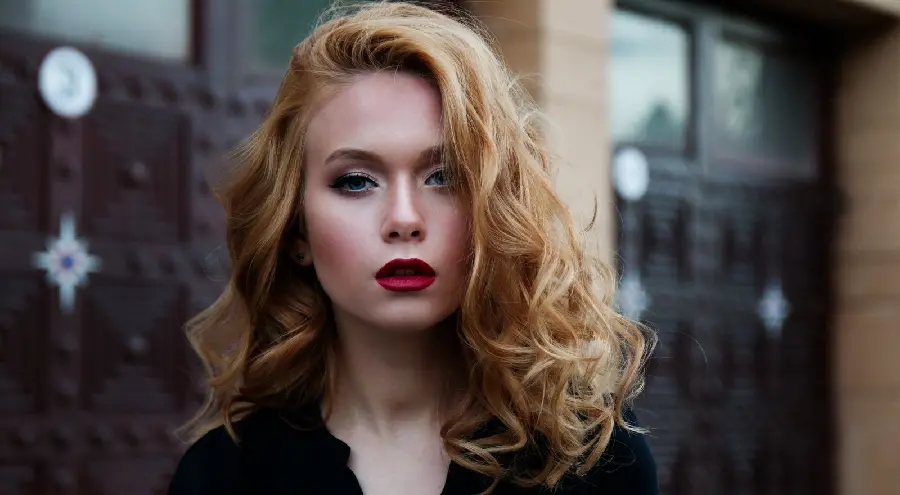 Lovely background for laptop of a beautiful and cute light blonde girl with red lipstick in HD quality