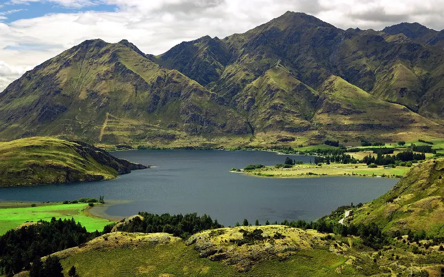 Full HD background of a lush lake in New Zealand