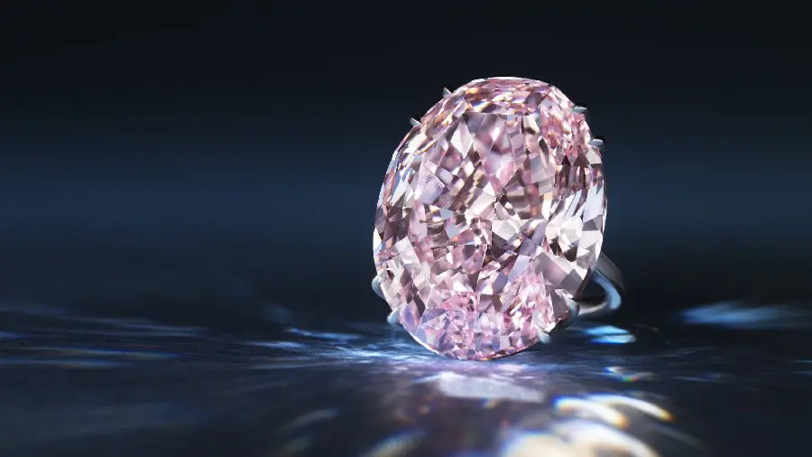 Attractive and Unique Background of a Ring with a Pink Diamond and White