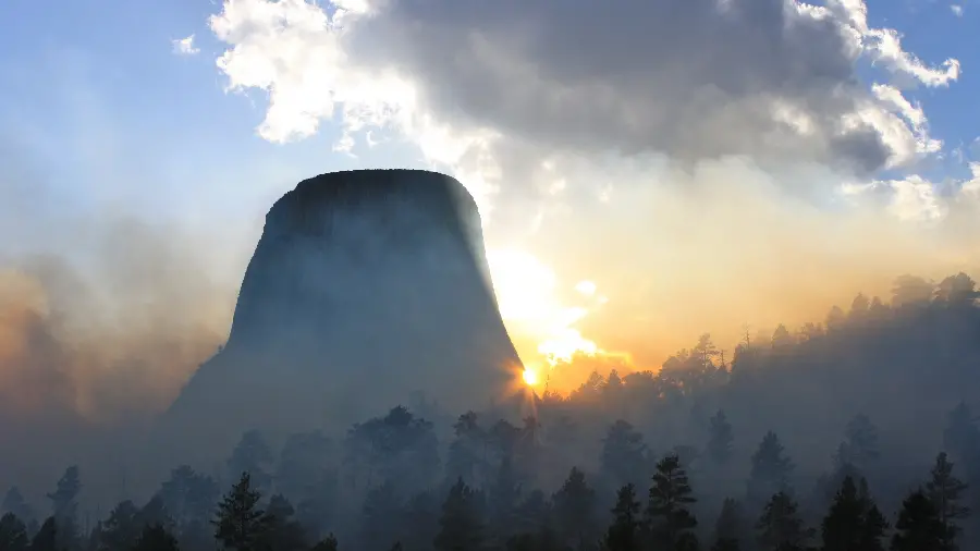 A magical image of nature with the play of clouds and light for 4K desktop