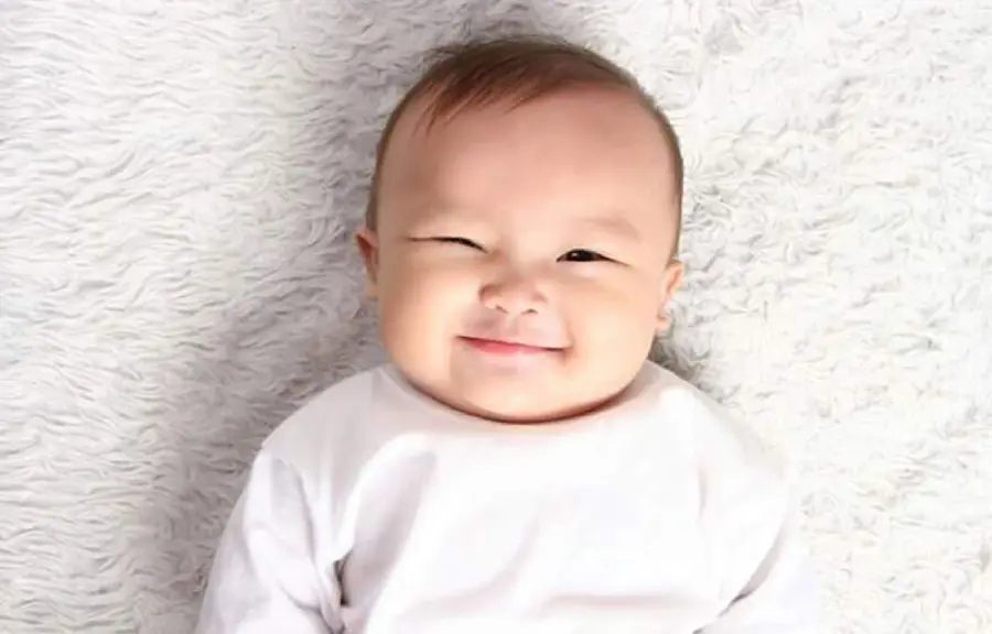 The most interesting photo of a baby boy with a wink for the desktop