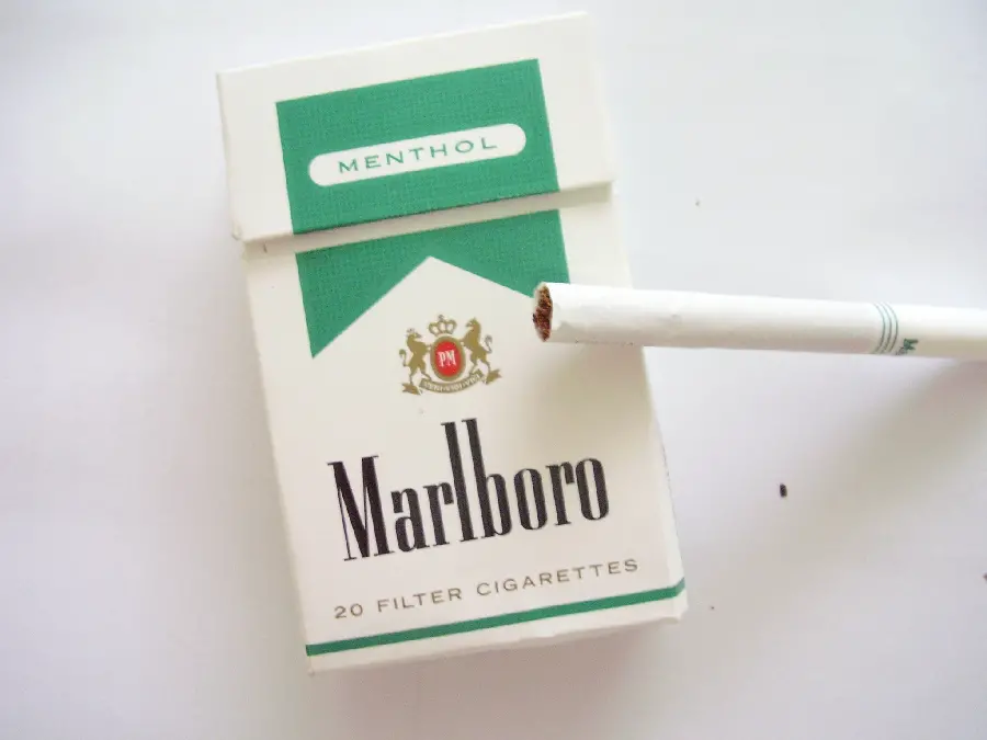 Beautiful HD wallpaper of Marlboro cigarettes with green cover
