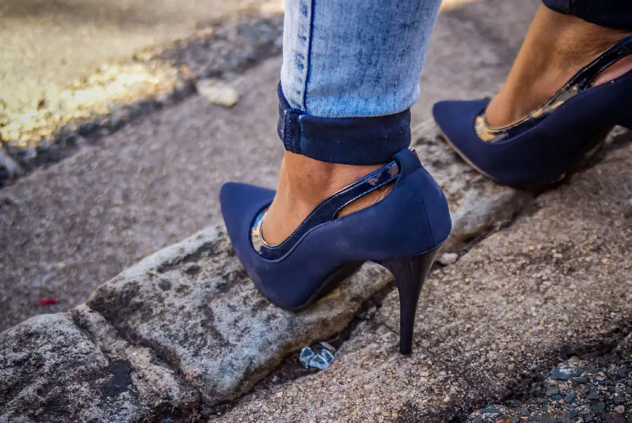 Cool profile picture of blue high heels in 8k quality 
