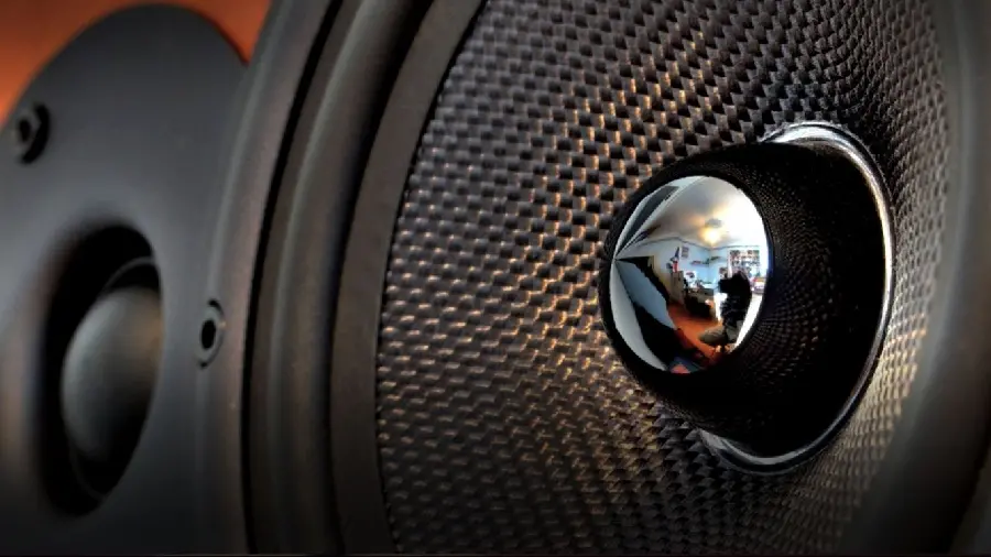 The latest close-up of a speaker with amazing details 