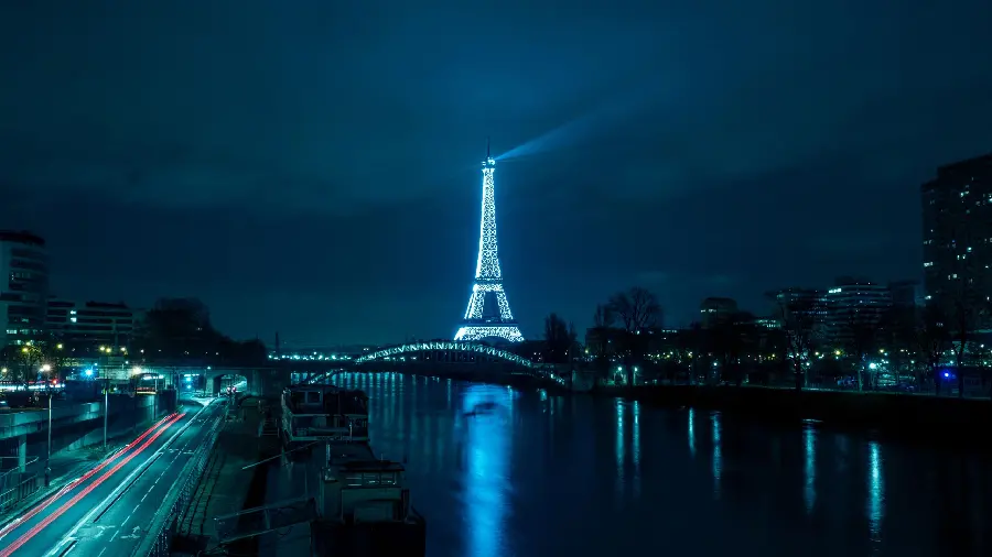 Download Telegram's special dreamy background photo of the Eiffel Tower and the river next to it in Paris, the cradle of French culture