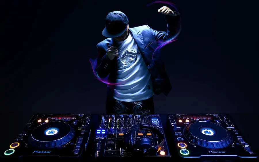 Download High Quality DJ Photos and Vectors