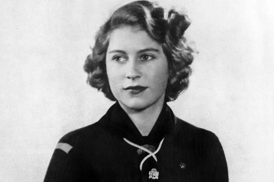 The most downloaded young picture of Queen Elizabeth with a black and white theme