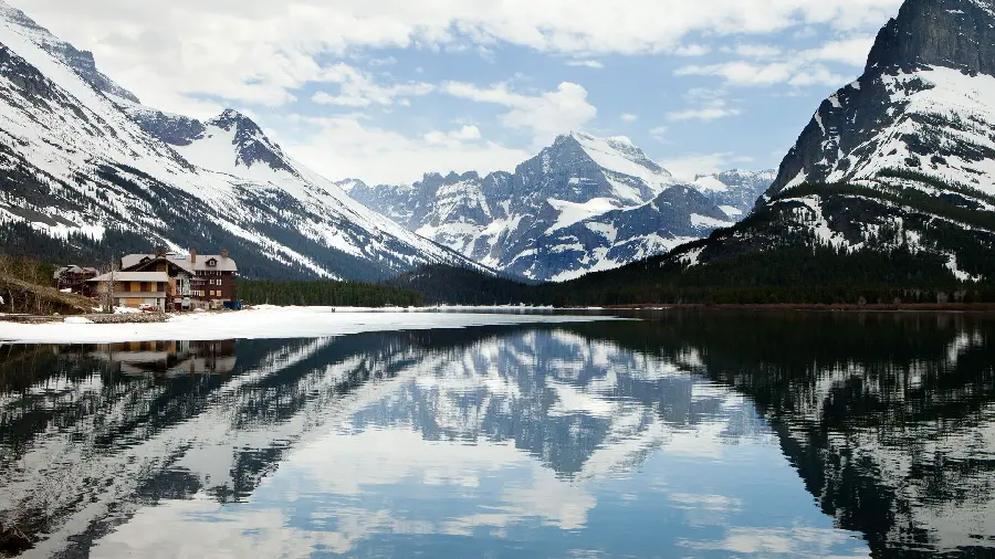 Cold mountain nature in a fantastic frame for Telegram profiles 