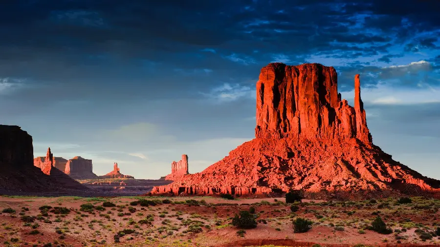 FUII HD quality image of a rock Magnificent in the Arizona desert with little vegetation