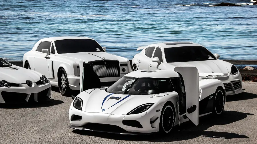 Famous White Car Photos for Profile