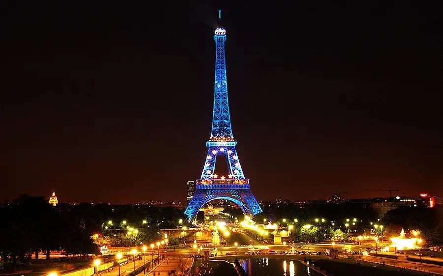 A special gorgeous Instagram profile photo of the view of the city of Paris at night from the French Cultural Center in high quality