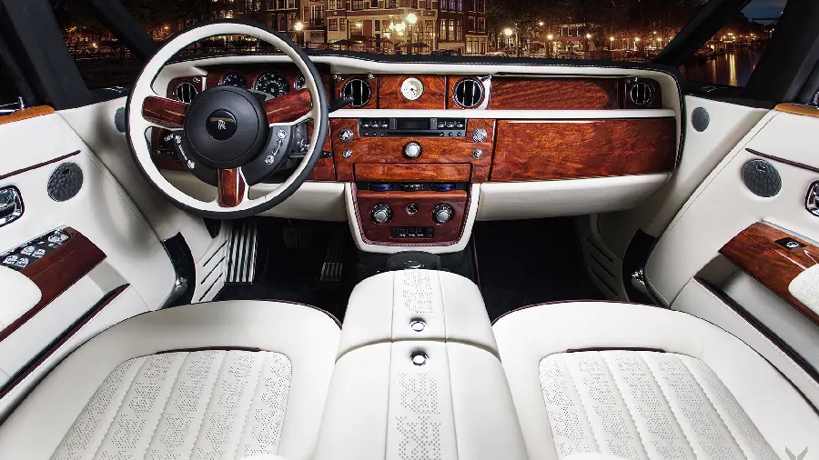 Stylish Picture of Rolls Royce Interior in High Quality