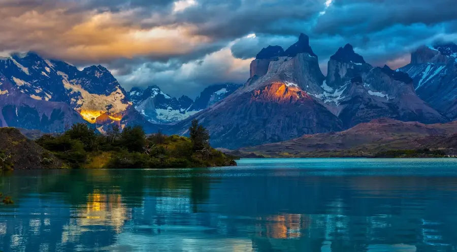 Amazing view of mountains and trees around the sea with a beautiful blue halo