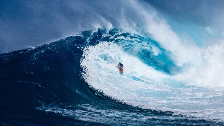 Very beautiful photo of surfing in the ocean